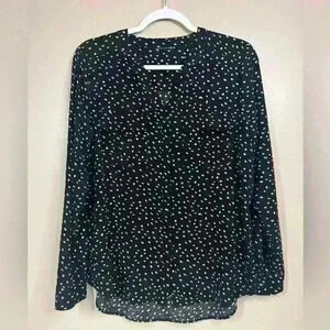 🔥 Black blouse with white floral dots size medium?